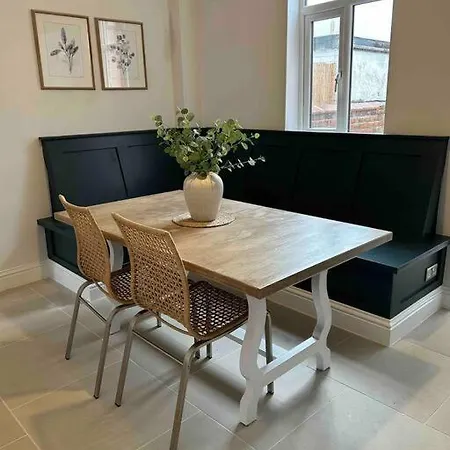 Renovated 3 Bedroom House In Lowton Pennington, Free Parking Leigh  Exterior photo