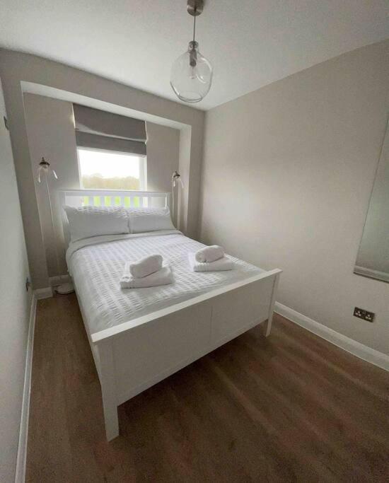Holiday home Renovated 3 Bedroom House In Lowton Pennington, Free Parking Leigh (Greater Manchester)