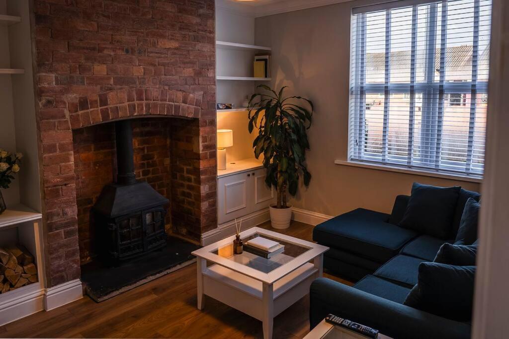 Renovated 3 Bedroom House In Lowton Pennington, Free Parking