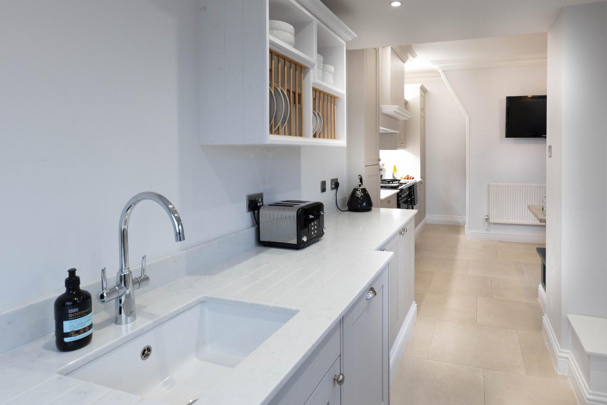 Renovated 3 Bedroom House In Lowton Pennington, Free Parking Holiday home Leigh (Greater Manchester)