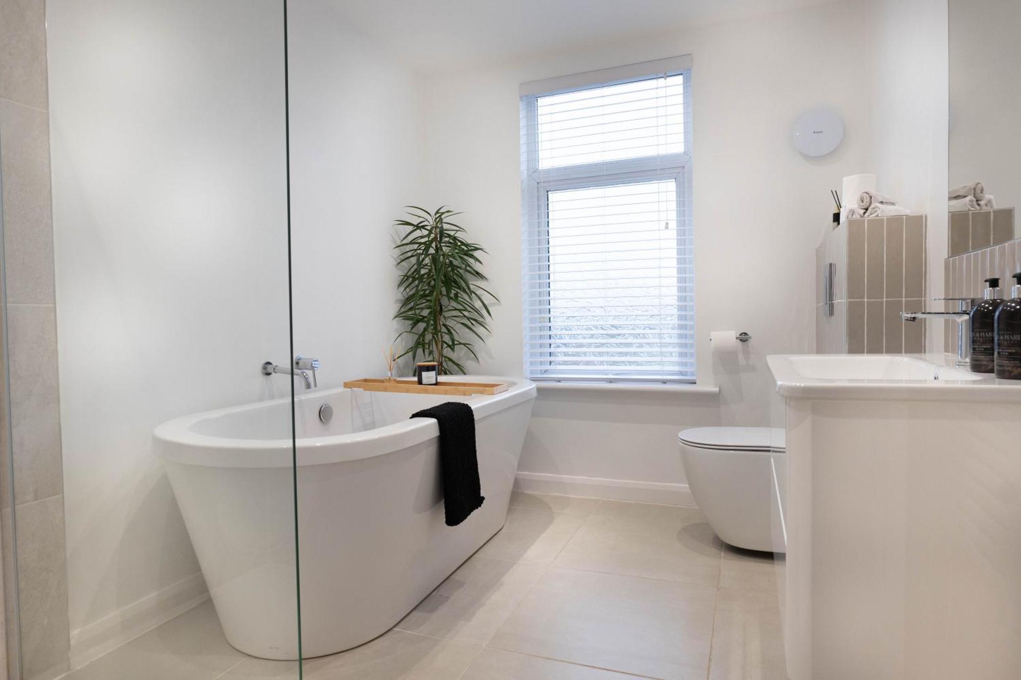 Renovated 3 Bedroom House In Lowton Pennington, Free Parking * Leigh (Greater Manchester)