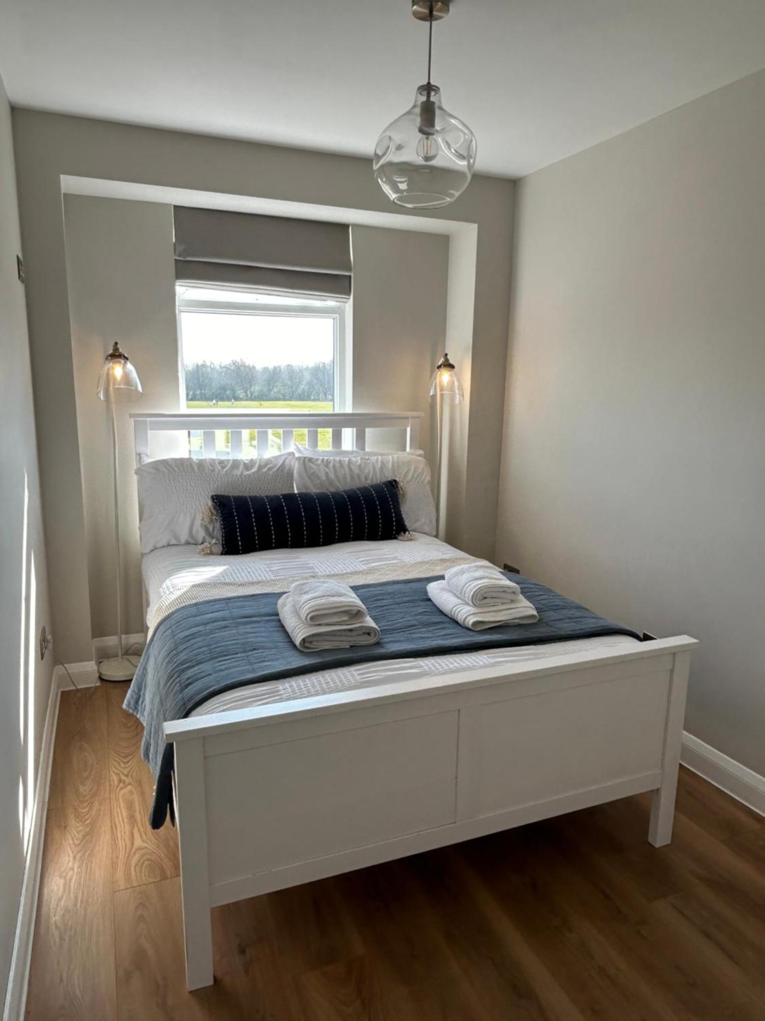 Renovated 3 Bedroom House In Lowton Pennington, Free Parking Holiday home *